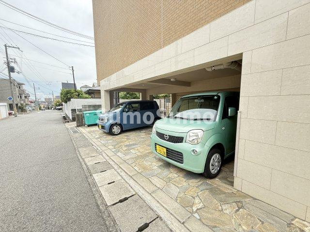 フェリーチェ住吉の駐車場|駐車場に車を止められます