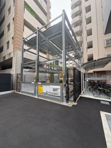 レジュールアッシュ神戸VIVANTの駐車場
