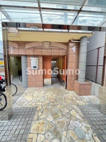 ワコーレプラティーク神戸深江駅前のエントランス