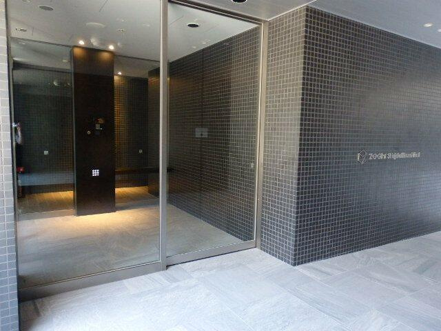 ＺＯＯＭ新宿南Firstのエントランス