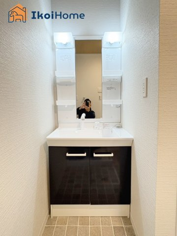 神戸市西区糀台４丁目　中古戸建の洗面所|【ホームページに現地動画掲載中】●年中無休：当日予約可●洗面台はリフォームで新調されております。