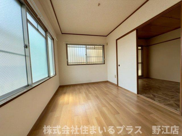 旭ロイヤルハイムの洋室