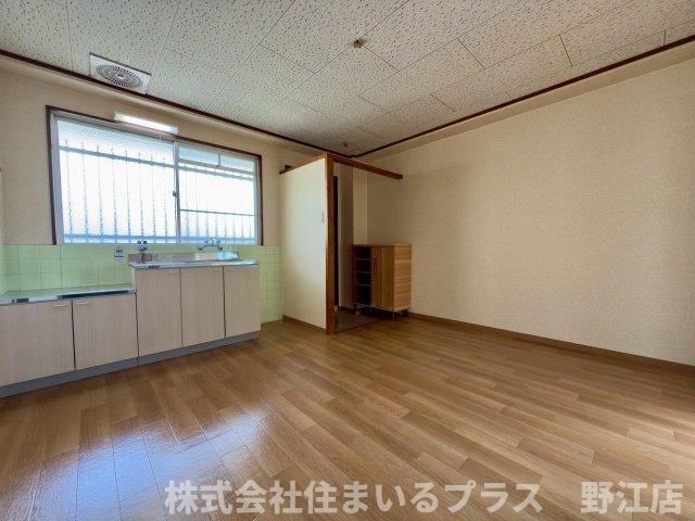 旭ロイヤルハイムの居間・リビング