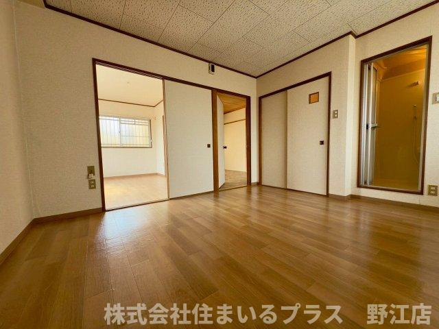 旭ロイヤルハイムの居間・リビング
