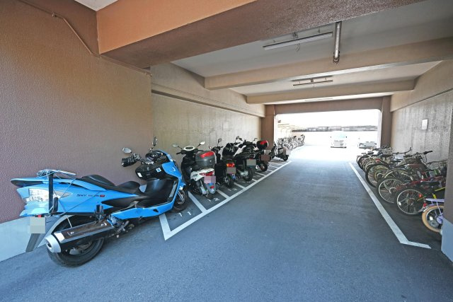 メガロコープ西宮Ⅱ 1号棟のその他共用部分|バイク置場：3000円～5000円／年
※空き状況は要確認