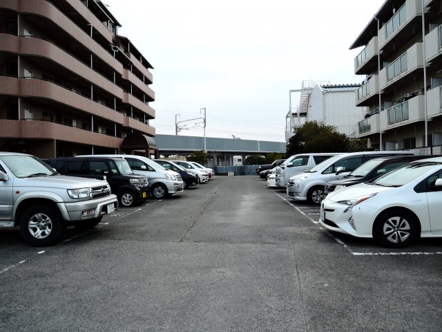 ウエストハイツP1の駐車場