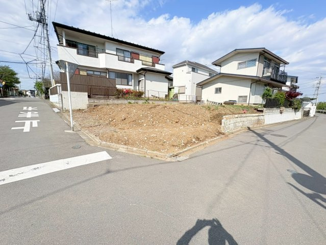 日高市高萩　建築条件なし売地　JR川越線『武蔵高萩駅』徒歩23分　【高萩小学区】の前面道路含む現地写真
