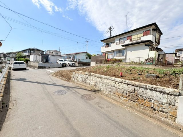 日高市高萩　建築条件なし売地　JR川越線『武蔵高萩駅』徒歩23分　【高萩小学区】の前面道路含む現地写真
