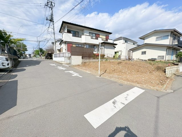 日高市高萩　建築条件なし売地　JR川越線『武蔵高萩駅』徒歩23分　【高萩小学区】の前面道路含む現地写真