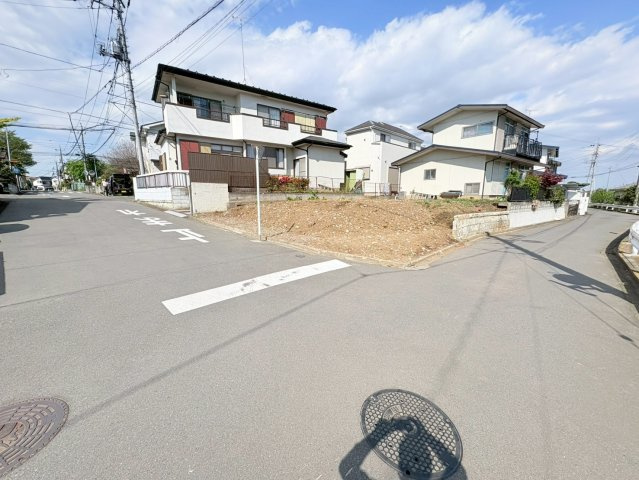 日高市高萩　建築条件なし売地　JR川越線『武蔵高萩駅』徒歩23分　【高萩小学区】の前面道路含む現地写真