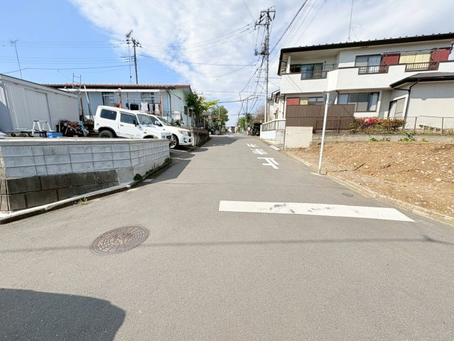 日高市高萩　建築条件なし売地　JR川越線『武蔵高萩駅』徒歩23分　【高萩小学区】の前面道路含む現地写真