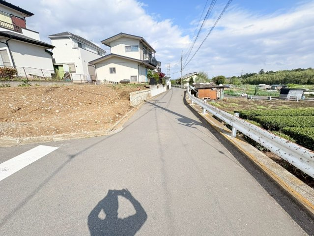 日高市高萩　建築条件なし売地　JR川越線『武蔵高萩駅』徒歩23分　【高萩小学区】の前面道路含む現地写真