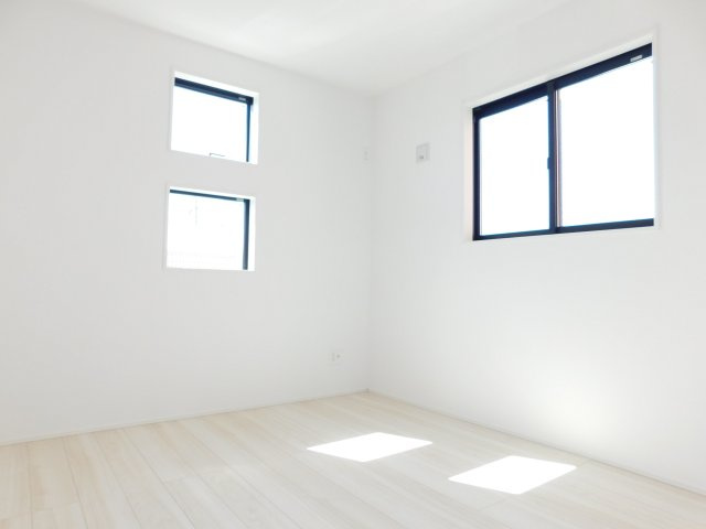 名古屋市港区小碓２丁目の新築一戸建の洋室|◇洋室◇　　明るい洋室５．２５帖　全居室収納完備♪　　