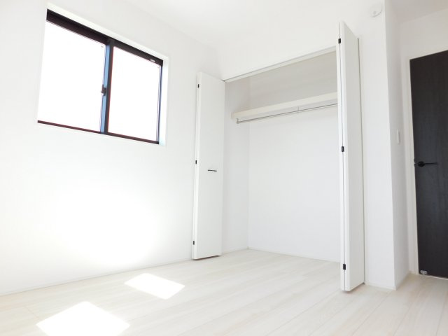 名古屋市港区小碓２丁目の新築一戸建の洋室|◇洋室◇　　明るい洋室５．２５帖　全居室収納完備♪