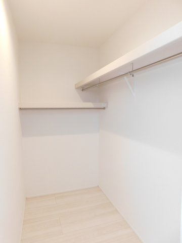 名古屋市港区小碓２丁目の新築一戸建の収納|◇ウォークインクローゼット◇　　家族の洋服や季節の荷物など大容量収納できます♪　　