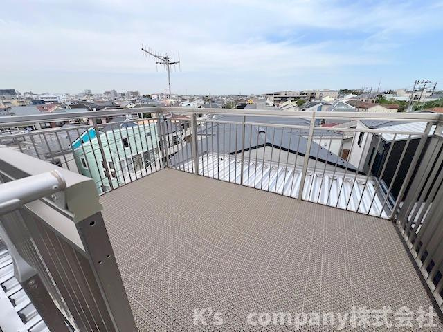 ◎茅ヶ崎市中海岸3丁目　中古戸建◎のバルコニー|らせん階段を上がるとルーフバルコニーへ♪開放感のある空間です◇