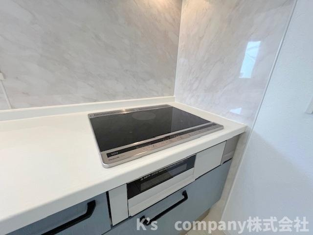 ●茅ヶ崎市中海岸3丁目　中古戸建◎のキッチン|IHクッキングヒーター☆小さいお子様のいるご家庭にも安心仕様です◇