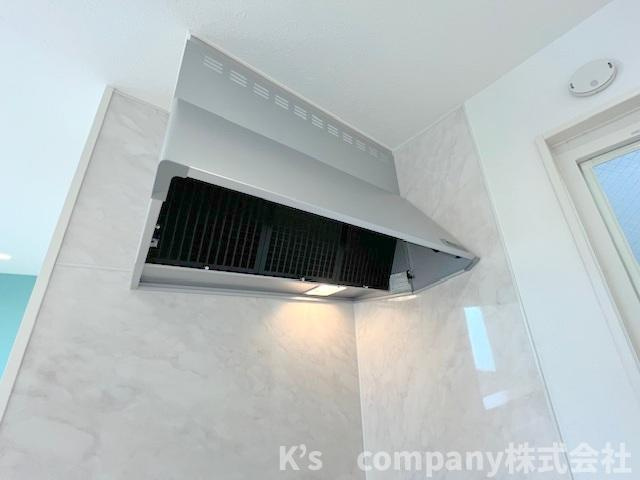 ◎茅ヶ崎市中海岸3丁目　中古戸建◎のキッチン|お手入れのしやすいレンジフード☆
