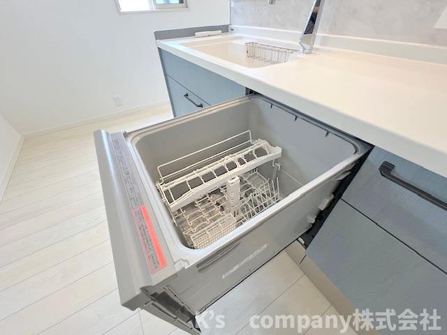 ◎茅ヶ崎市中海岸3丁目　中古戸建◎のキッチン|家事の負担を軽減してくれる食器洗い乾燥機付き☆