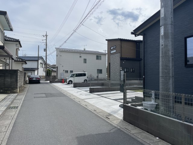 【前面道路含む現地写真】 | 深谷市東方　中古戸建