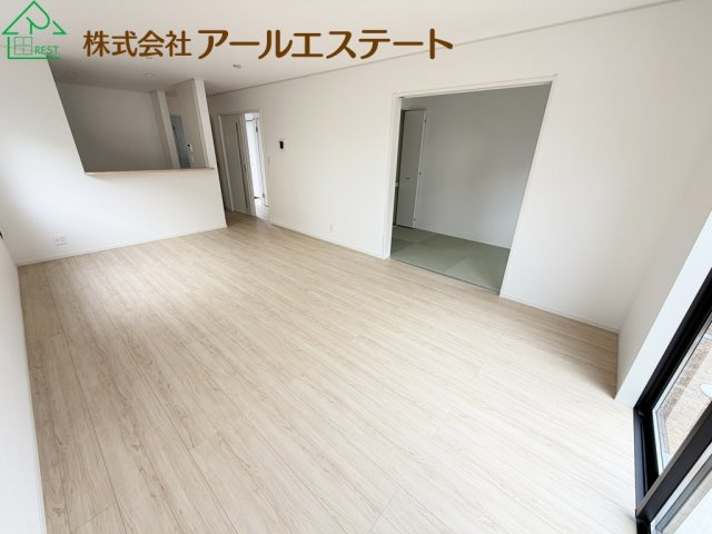 加古川市加古川町友沢 第8　　　新築戸建の居間・リビング