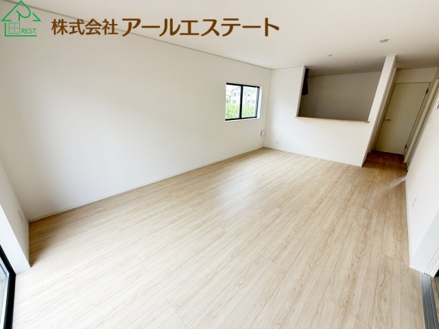 加古川市加古川町友沢 第8　　　新築戸建の居間・リビング