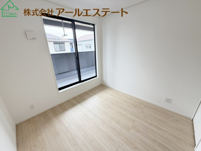 加古川市加古川町友沢 第8　　　新築戸建の洋室