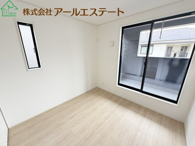 加古川市加古川町友沢 第8　　　新築戸建の洋室