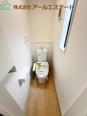 加古川市加古川町友沢 第8　　　新築戸建のトイレ