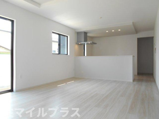 【居間・リビング】 | 郡山市富久山町八山田新築一戸建て2棟 | こちらの居間で趣味の時間をお楽しみください