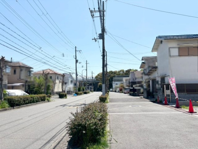 【前面道路含む現地写真】 | 高槻市南平台1丁目　中古戸建
