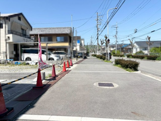 【前面道路含む現地写真】