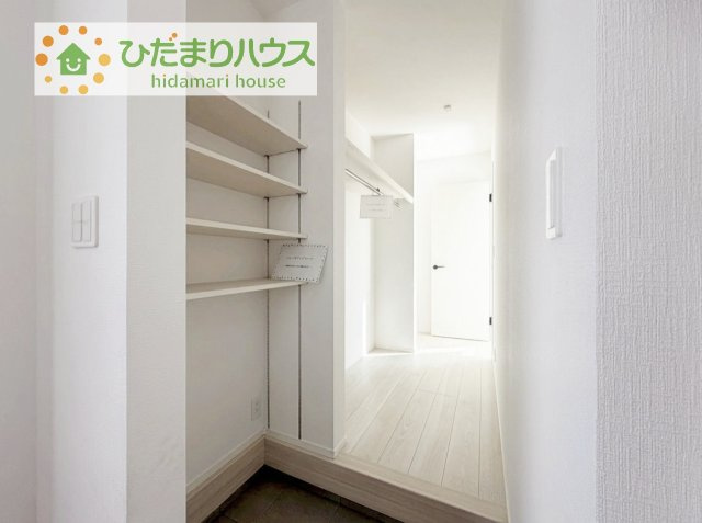 【収納】 | 取手市野々井01期　新築戸建 | （ファミリークローク）
家族みんなで共同で使える便利な廊下収納！