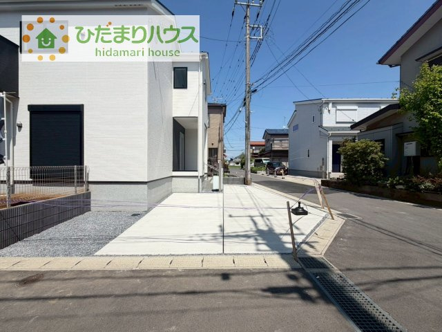 【駐車場】 | 取手市野々井01期　新築戸建 | ゆったりとしたカースペースで、ファミリーカーや軽自動車もラクラク駐車出来ますね♪