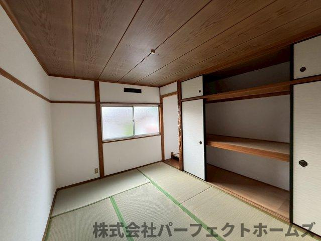 四條畷市中野本町テラスハウスの和室|畳の上でゆっくりとくつろげる和室です