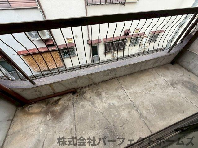 四條畷市中野本町テラスハウスのバルコニー|バルコニー付きです