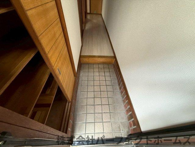 四條畷市中野本町テラスハウスの玄関|落ち着いた玄関です