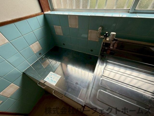 四條畷市中野本町テラスハウスのキッチン|コンパクトなキッチンで掃除もラクラク