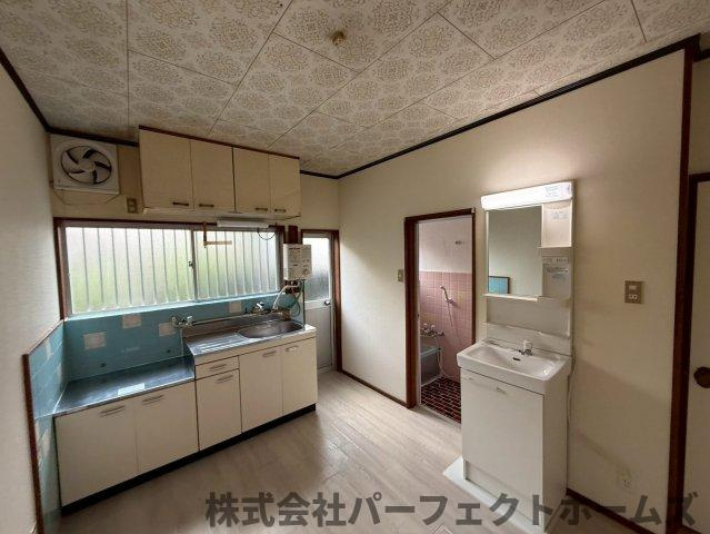 四條畷市中野本町テラスハウスのキッチン|ダイニングキッチンです