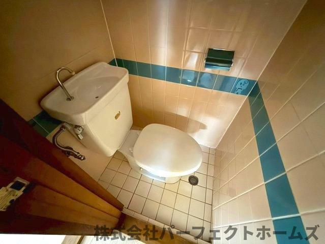 四條畷市中野本町テラスハウスのトイレ|ゆったりとした空間のトイレです