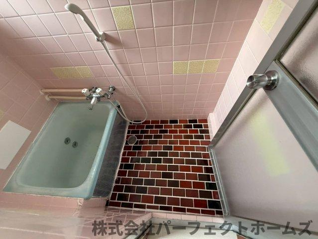 四條畷市中野本町テラスハウスの浴室|コンパクトで使いやすいお風呂です