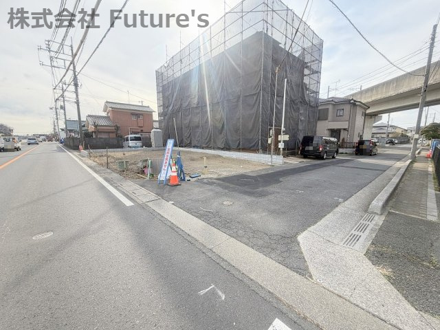 三郷市幸房　新築戸建　全1棟の前面道路含む現地写真|前面道路含む現地写真です。