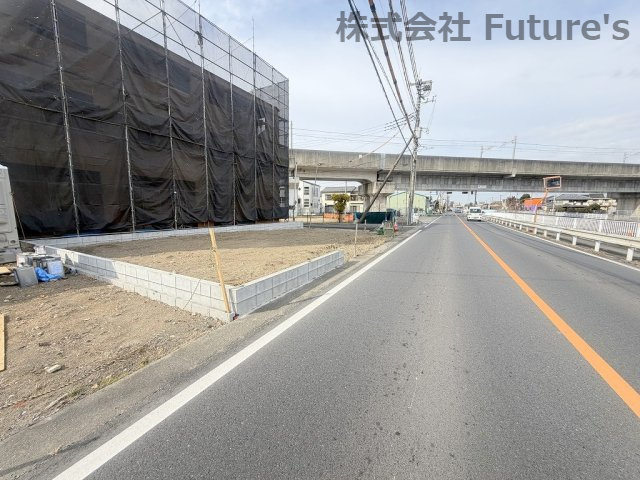 三郷市幸房　新築戸建　全1棟の前面道路含む現地写真|前面道路含む現地写真です。