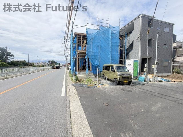 三郷市幸房　新築戸建　全1棟の前面道路含む現地写真|前面道路含む現地写真です。