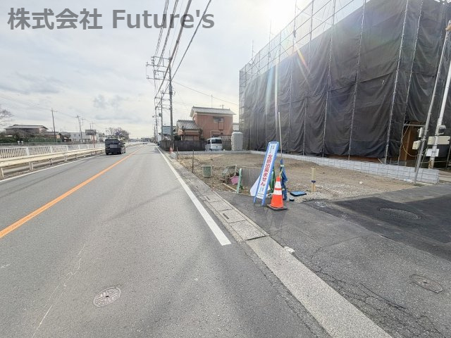 三郷市幸房　新築戸建　全1棟の前面道路含む現地写真|前面道路含む現地写真です。