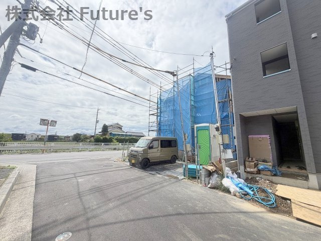 三郷市幸房　新築戸建　全1棟の前面道路含む現地写真|前面道路含む現地写真です。