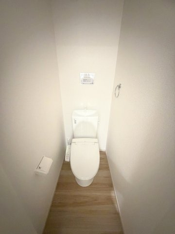 三郷市幸房　新築戸建　全1棟のトイレ|同施工会社の参考写真になります。