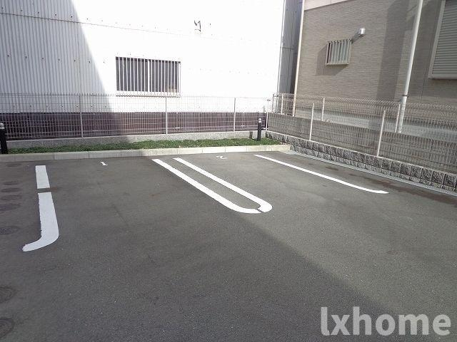 鶴野リバーサイドテラスの駐車場