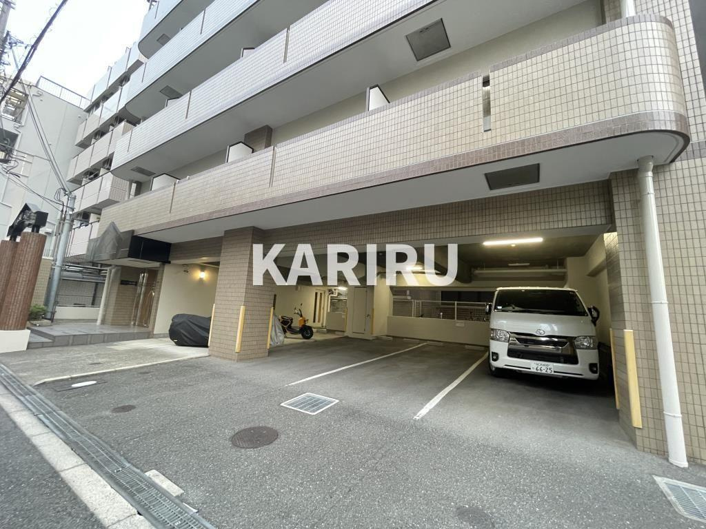 ヴィラ・レストの駐車場