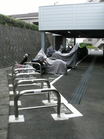 オクトス市ケ尾の駐車場
